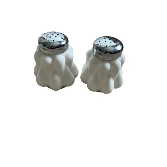 Vintage Fenton Milk Glass Tear Drop White Salt & Pepper Shakers - Picture 2 of 4